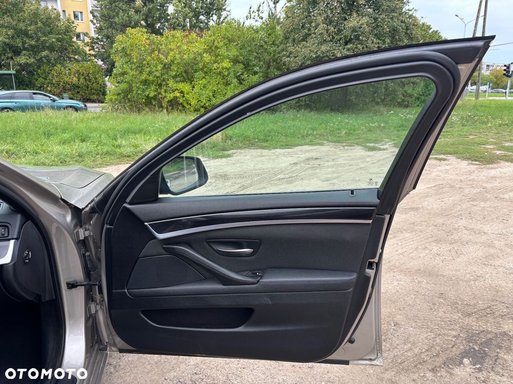 BMW Seria 5 520d - 30