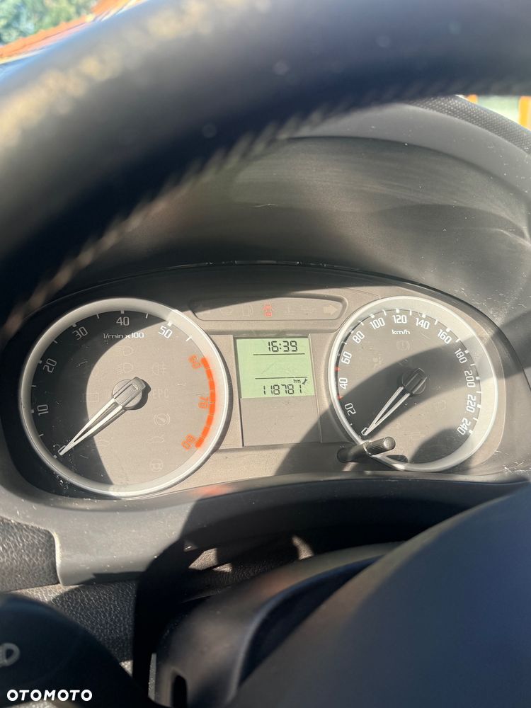 Skoda Fabia 1.2 HTP Ambiente - 11