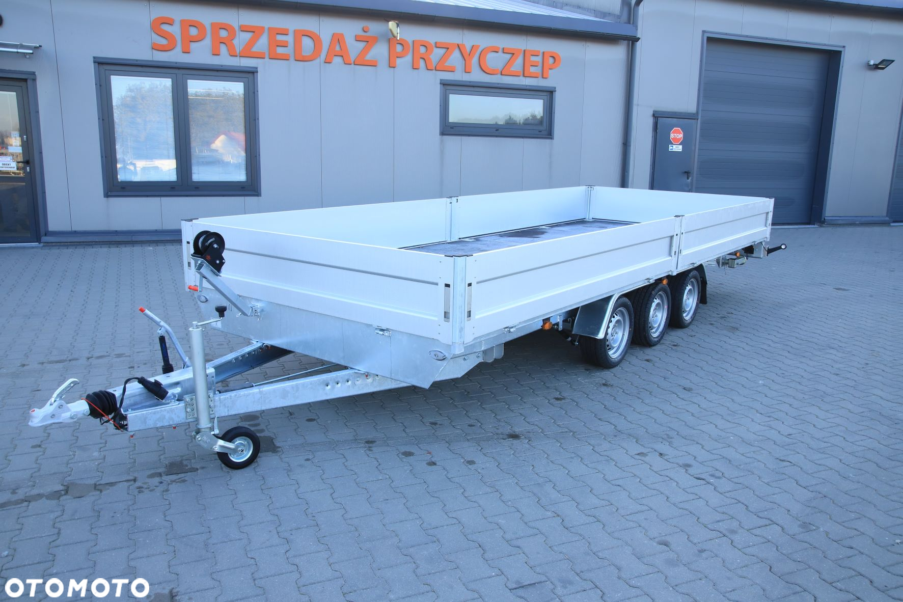 Niewiadów Boss 6 x 2.1 burty aluminiowe 3 osie po 1350kg koła 195R13C - 2