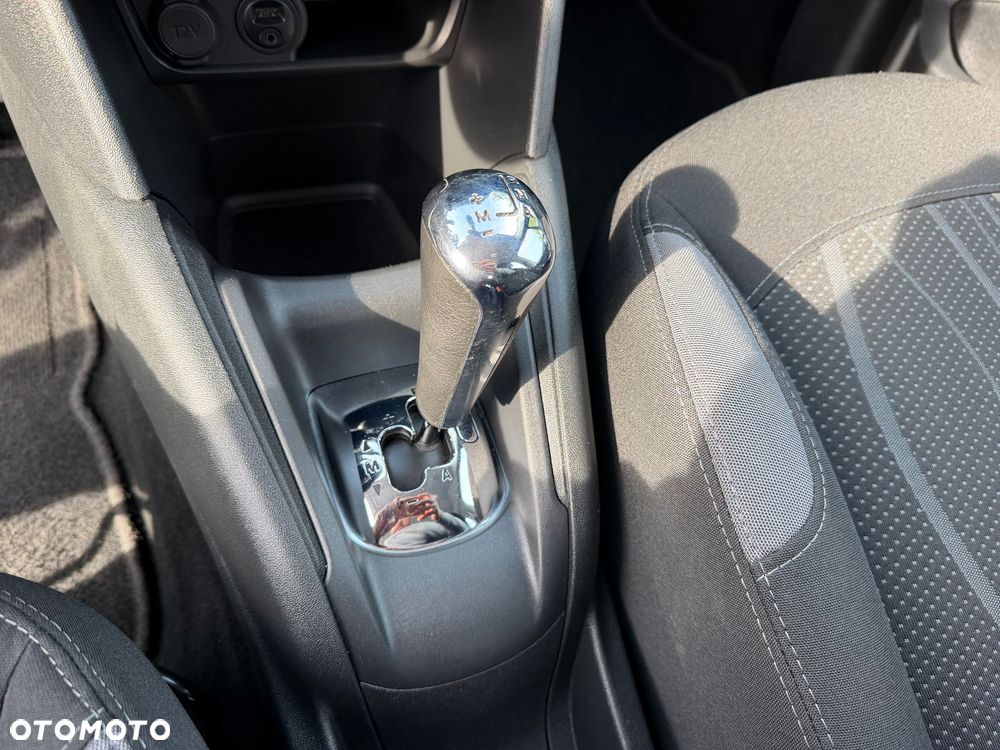 Peugeot 208 - 25