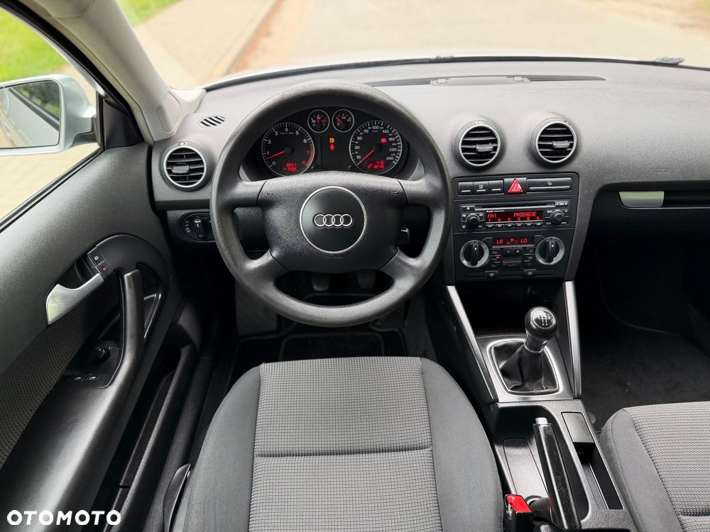 Audi A3 3-drzwiowe 1.6 Ambition - 20