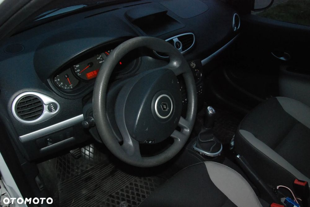 Renault Clio 1.5 dCi Authentique - 7