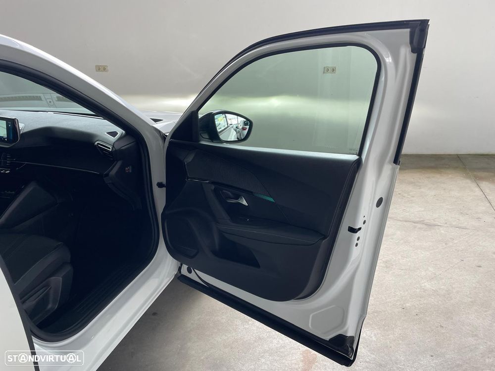 Peugeot 2008 PureTech 130 EAT8 Allure Pack - 24