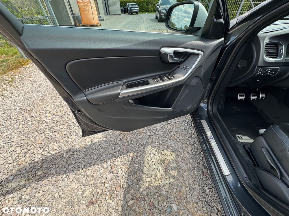 Volvo V60 D3 Drive-E R-Design Momentum - 27