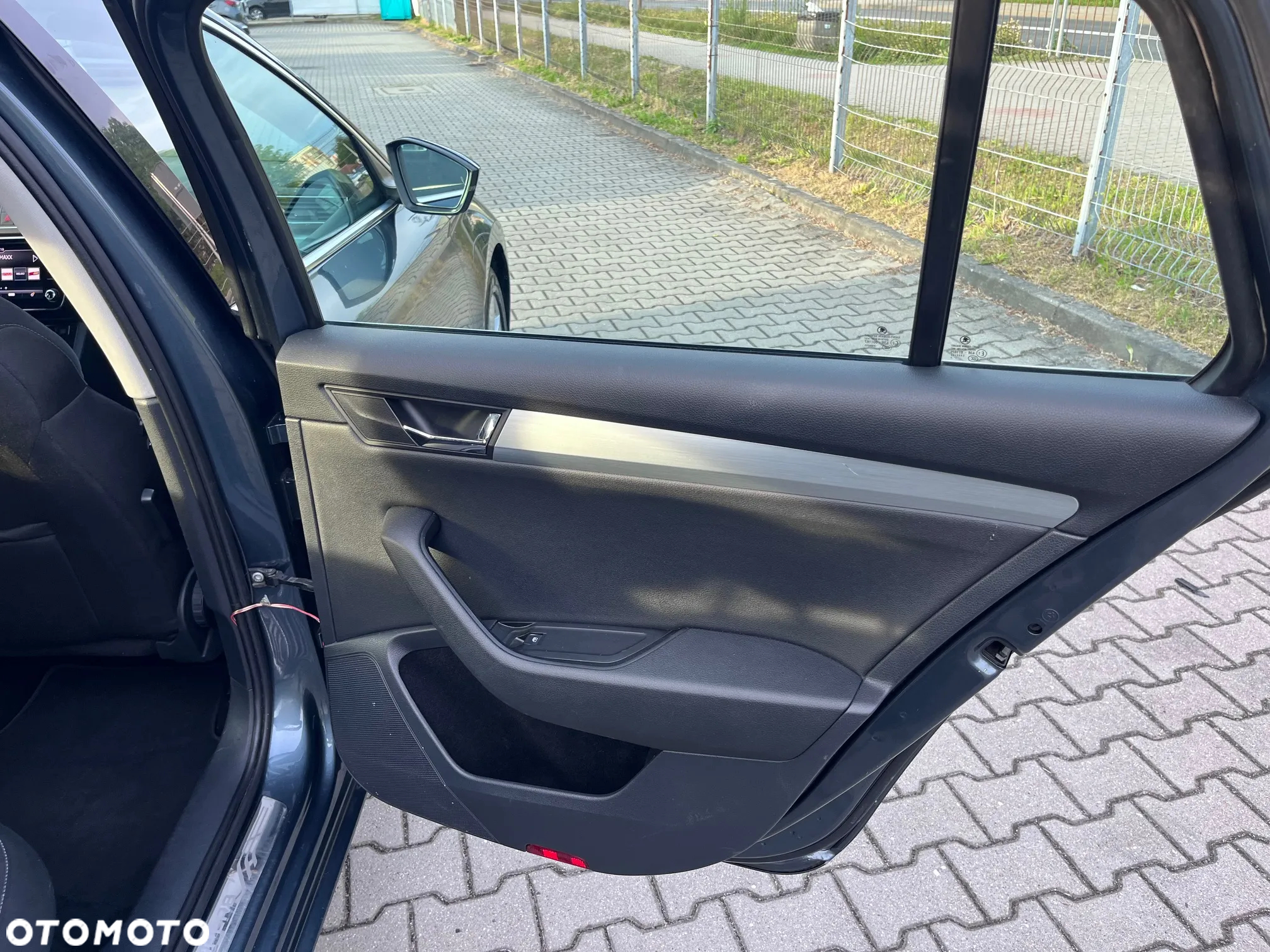 Skoda Superb 1.6 TDI Ambition DSG - 8