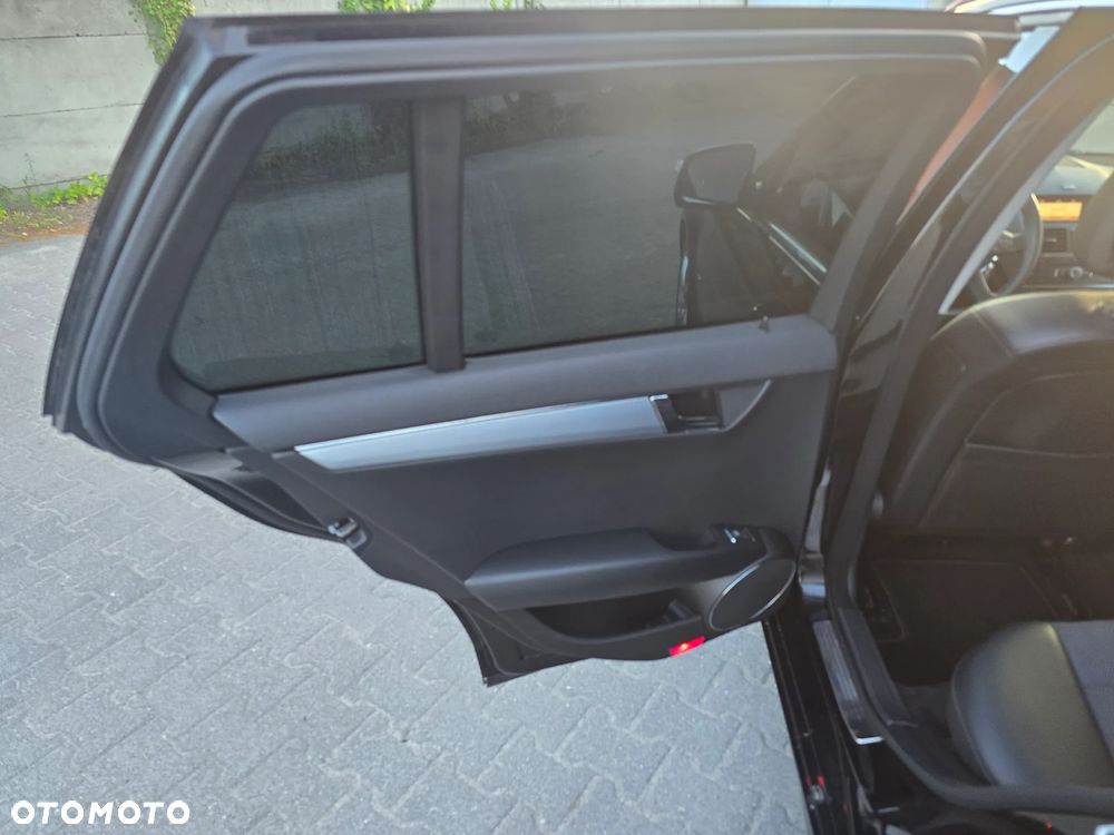 Mercedes-Benz Klasa C 180 BlueEFFICIENCY Avantgarde - 24