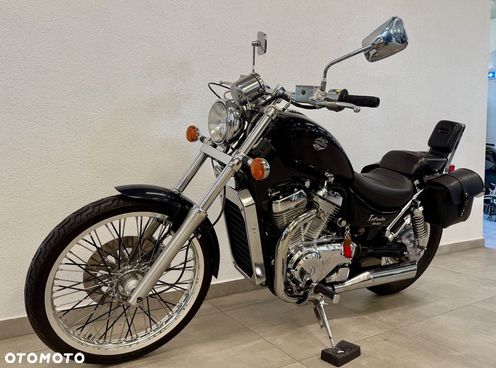 Suzuki Intruder - 2