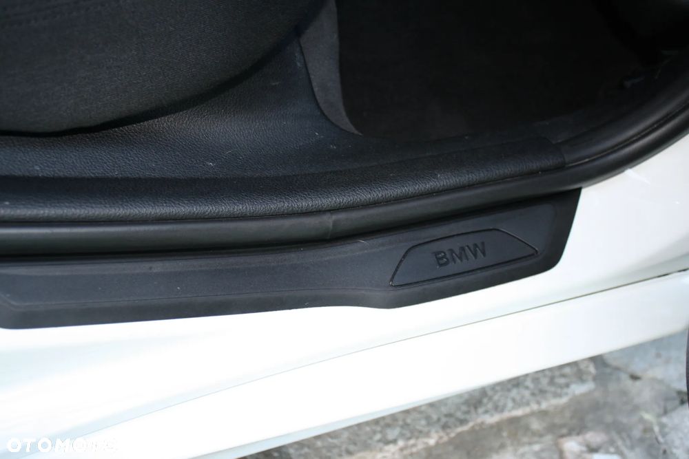 BMW Seria 3 318d Sport Line - 15