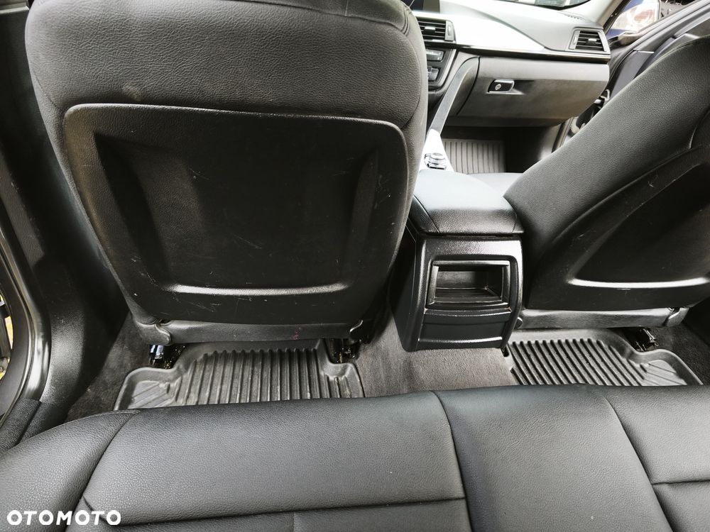 BMW Seria 3 318d DPF - 28