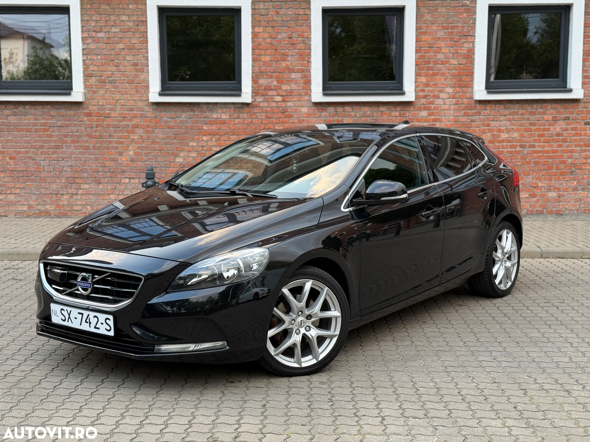 Volvo V40 D2 Aut. Summum - 2