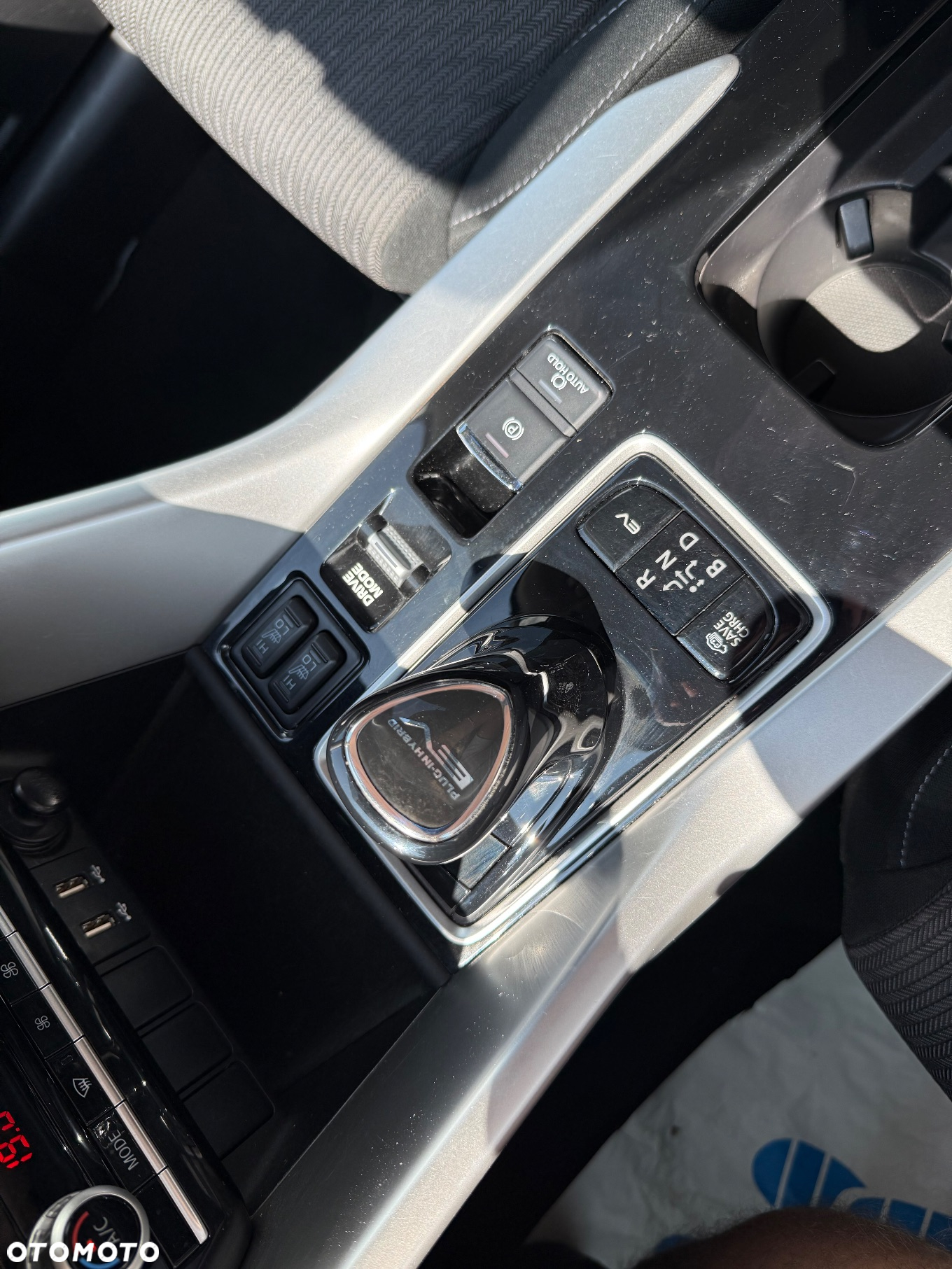 Mitsubishi Eclipse Cross Plug-In Hybrid 4WD Basis - 28