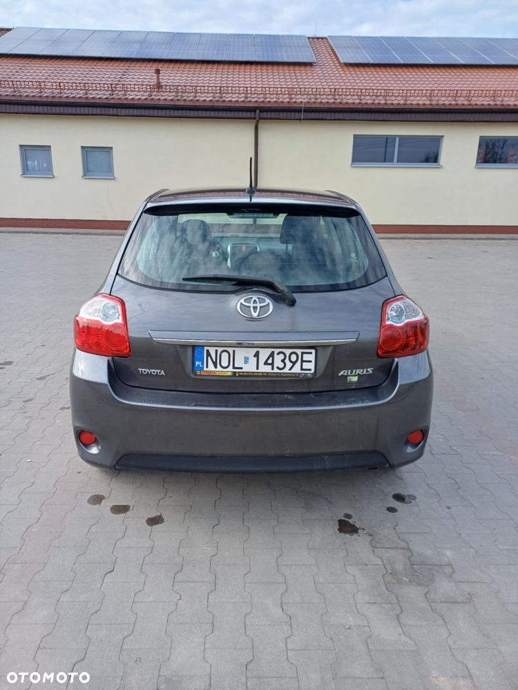 Toyota Auris 2012 photo 4