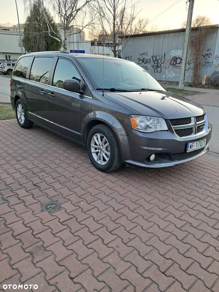 Dodge Grand Caravan - 2