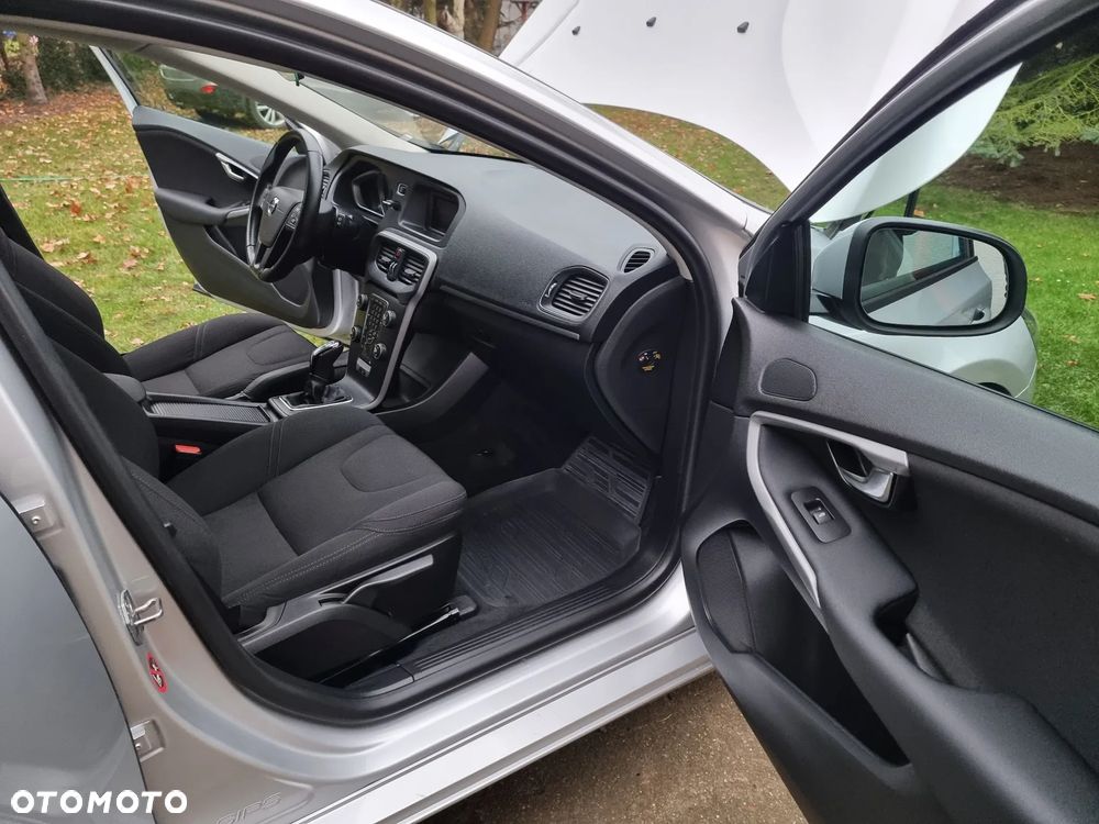 Volvo V40 D2 Drive-E Momentum - 17