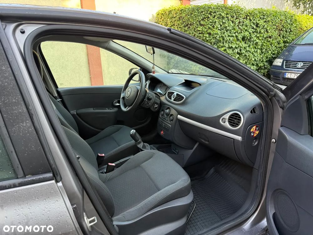 Renault Clio - 11