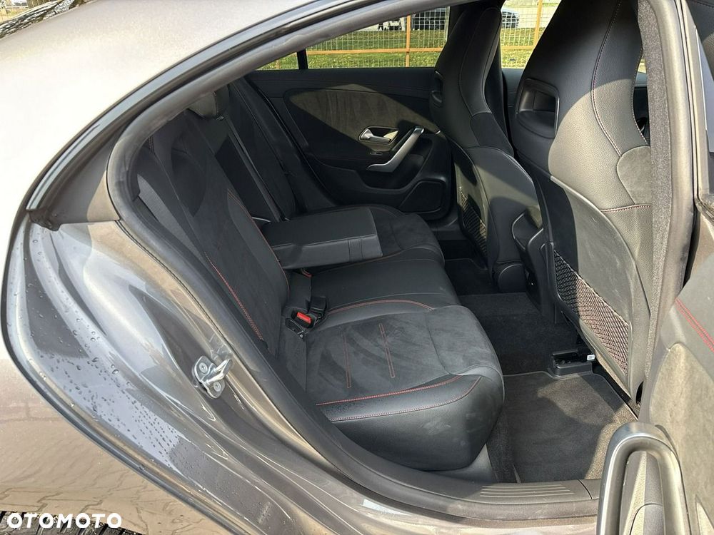 Mercedes-Benz CLA 200 7G-DCT AMG Line - 17