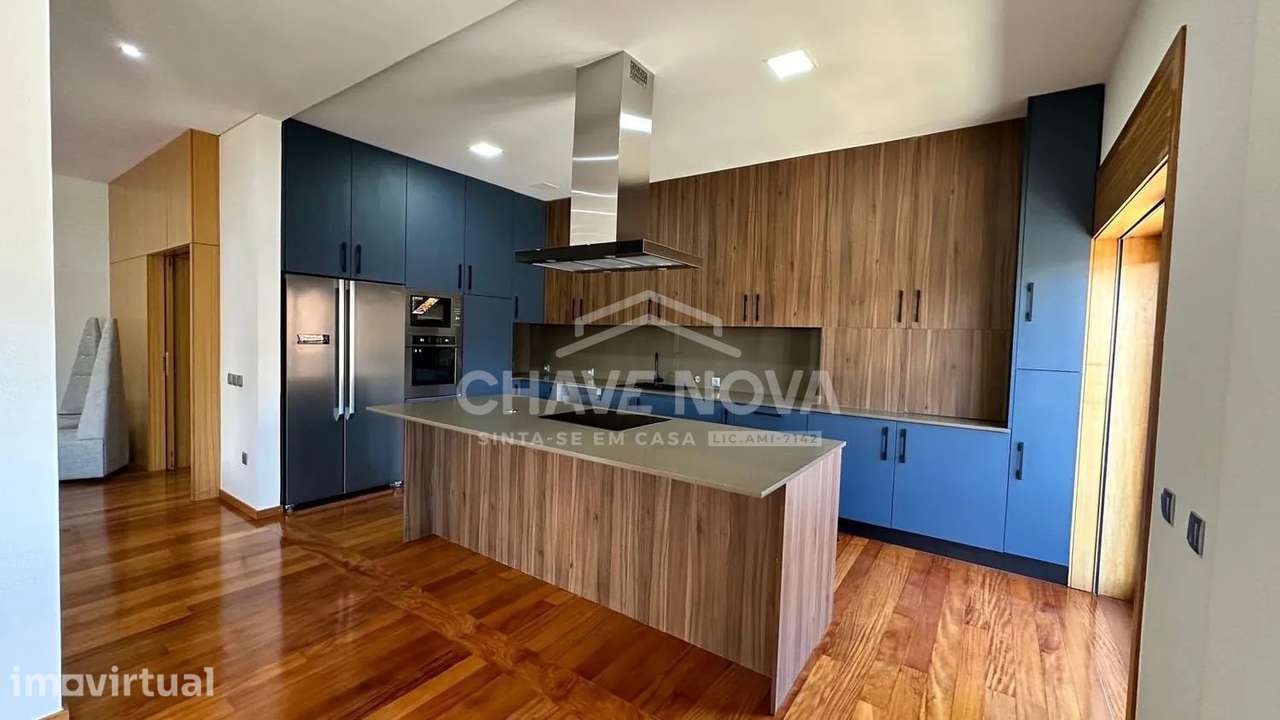 T4 em Condomínio Fechado com Piscina | Centro da Póvoa de Varzim - Grande imagem: 4/33
