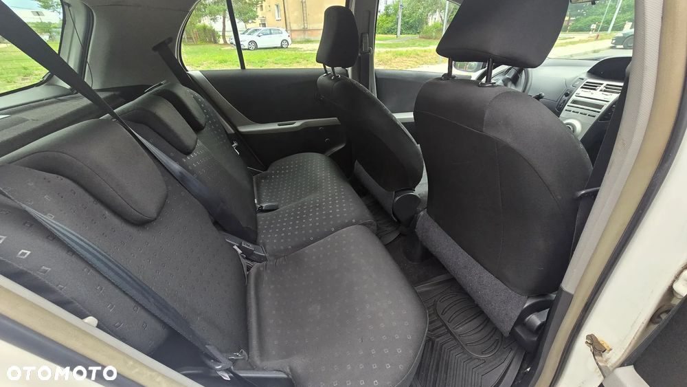 Toyota Yaris 1.0 Luna - 11