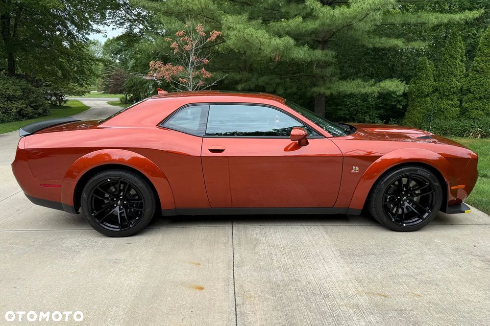 Dodge Challenger - 8