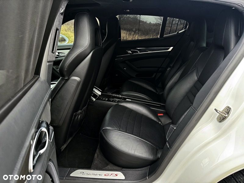 Porsche Panamera GTS PDK - 15