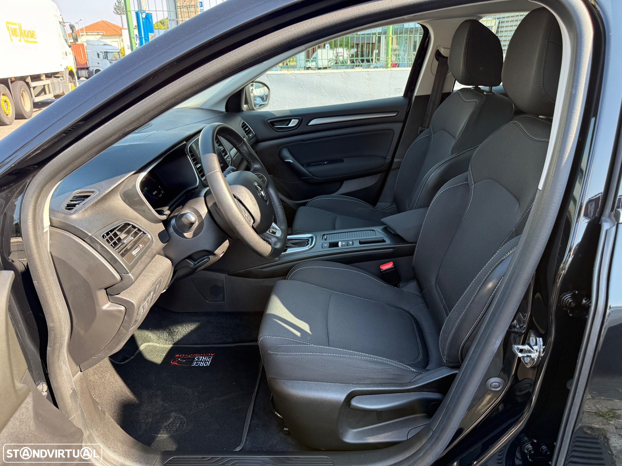 Renault Mégane 1.6 Plug-In Techno - 25