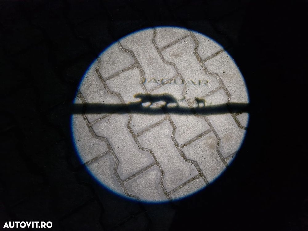 Jaguar E-Pace D150 AWD Base - 10