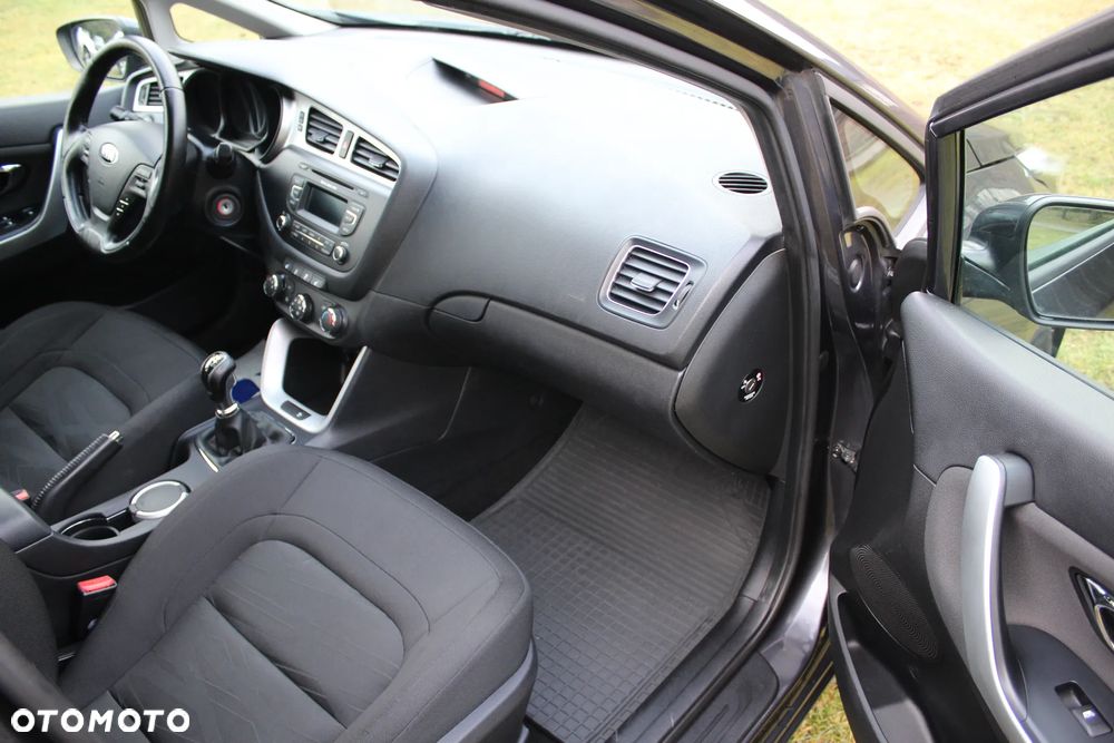 Kia Ceed 1.6 GDI Dream-Team Edition - 18