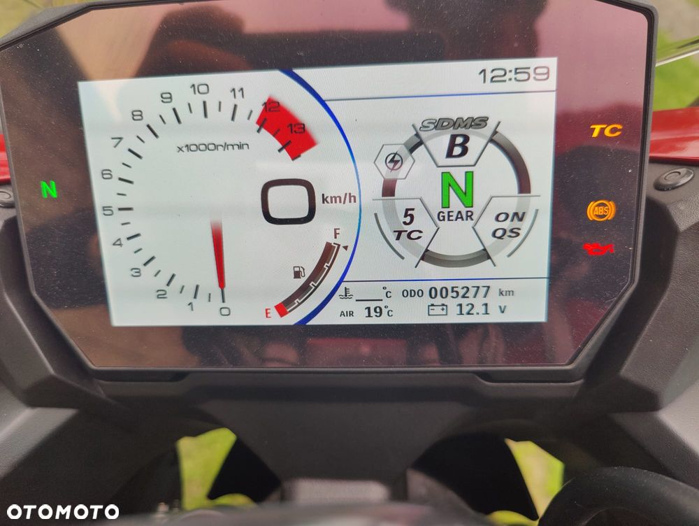 Suzuki GSX - 6
