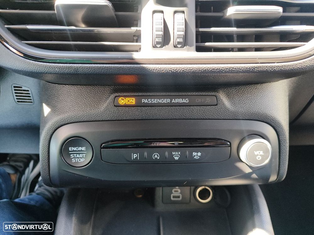 Ford Focus 1.0 EcoBoost MHEV ST-Line - 19