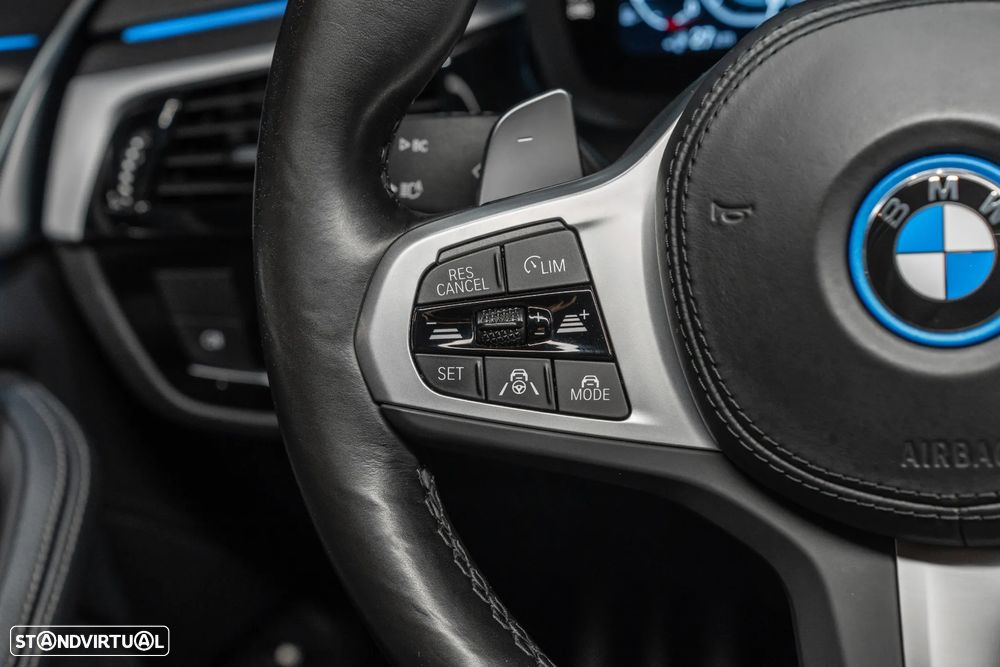 BMW 530 e Pack Desportivo M - 11