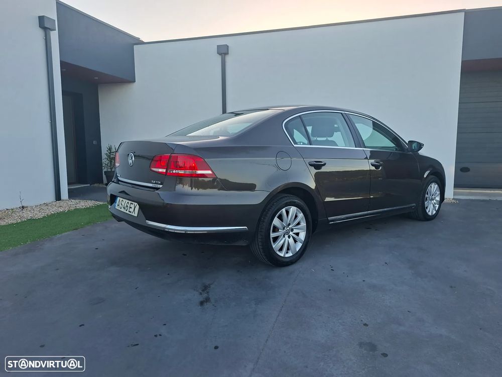 VW Passat 2.0 TDI BlueMotion Exclusive - 9