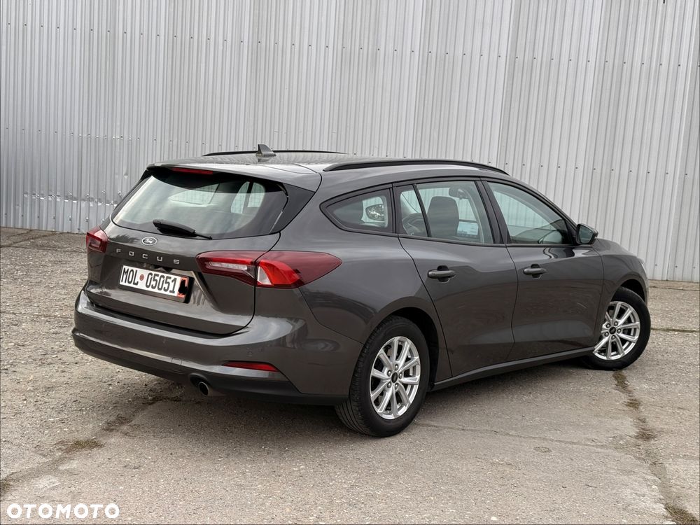 Ford Focus ver-1-5-ecoblue-start--stopp--system-titanium - 10