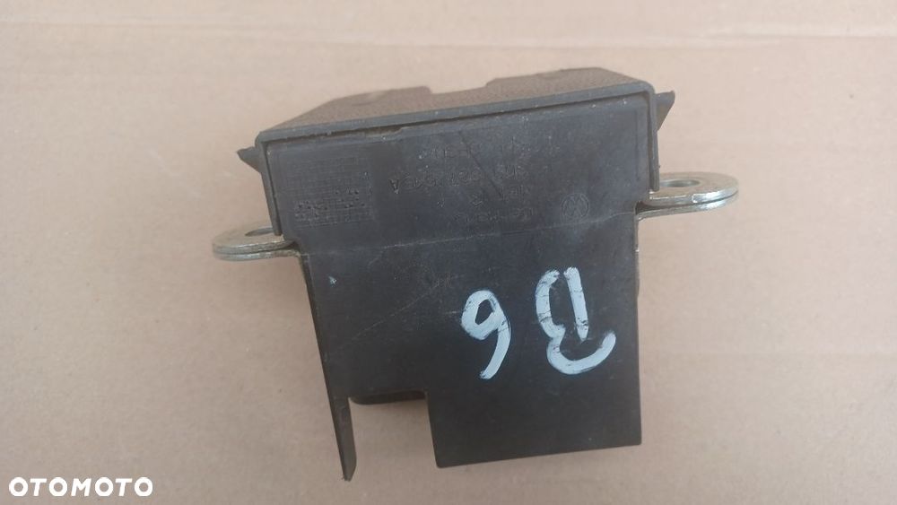 ZAMEK KLAPY BAGAŻNIKA PASSAT B6 B7 KOMBI - 2