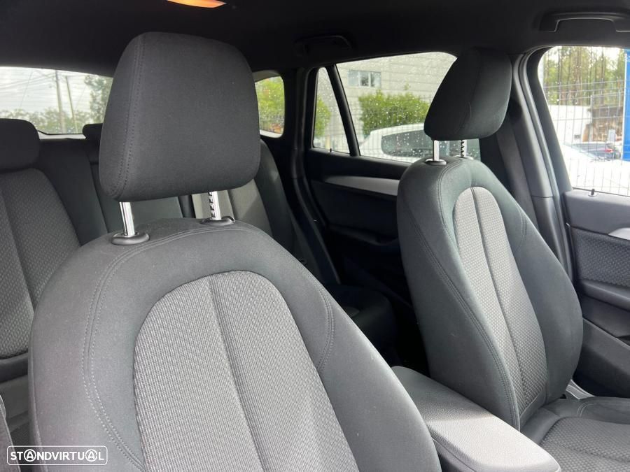 BMW X1 25 e xDrive Corporate Edition - 12