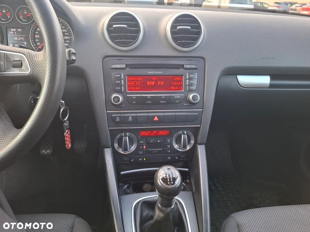 Audi A3 Sportback 1.6 TDI DPF Ambiente - 17