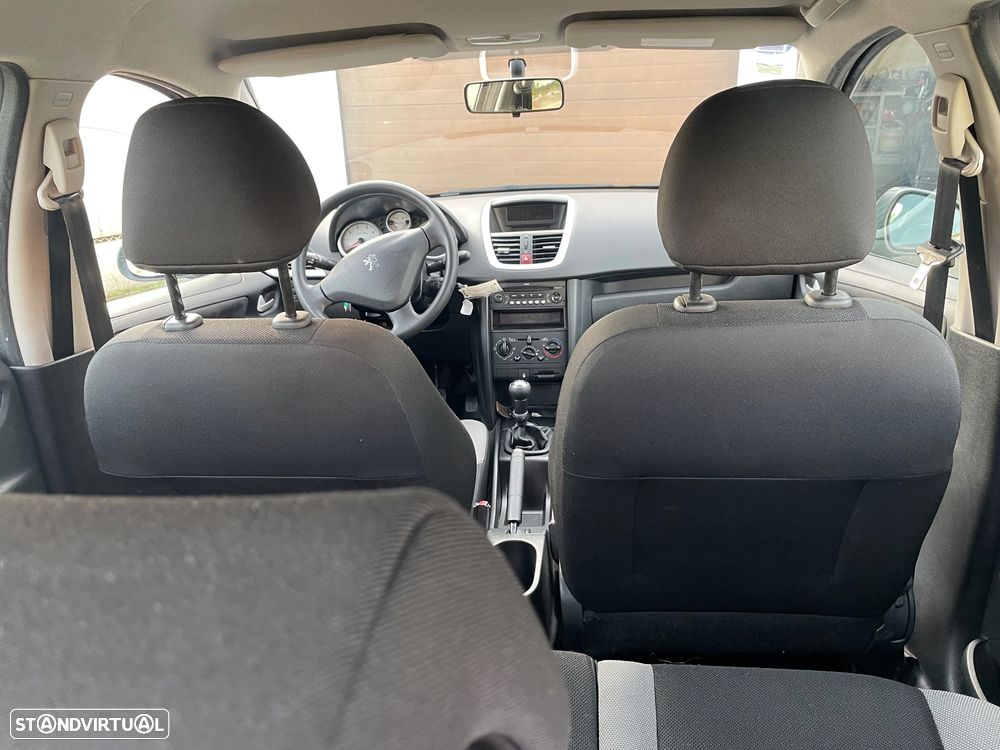 Peugeot 207 1.4 16V Trendy - 16