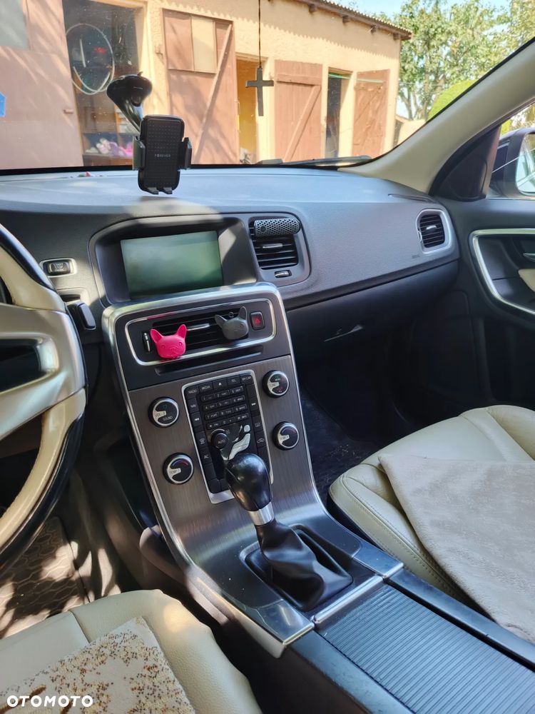 Volvo S60 D3 R-Design - 8