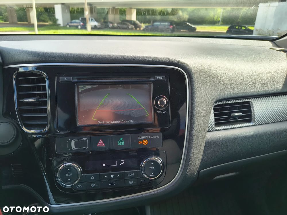 Mitsubishi Outlander 2.0 Invite + 2WD - 15
