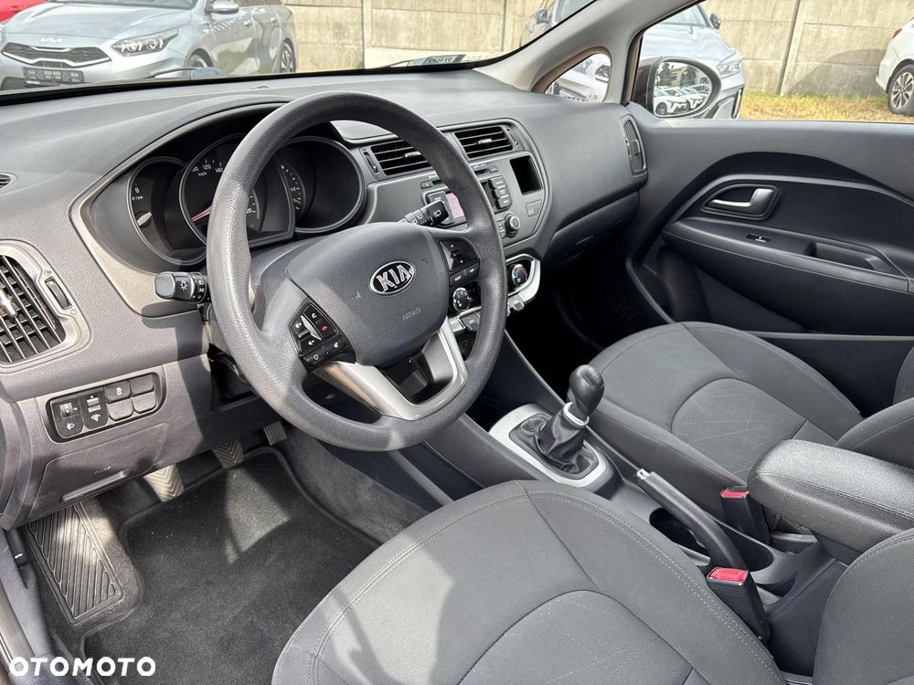 Kia Rio 1.4 L - 9