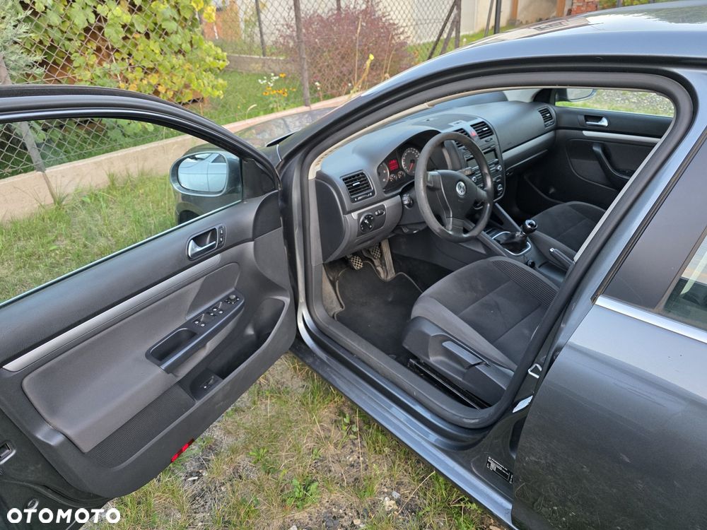 Volkswagen Jetta - 4