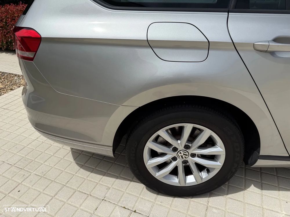 VW Passat Variant 1.6 TDI BlueMotion - 14