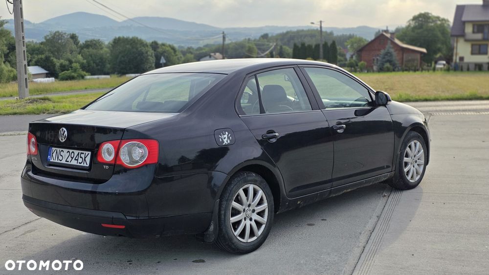 Volkswagen Jetta - 4