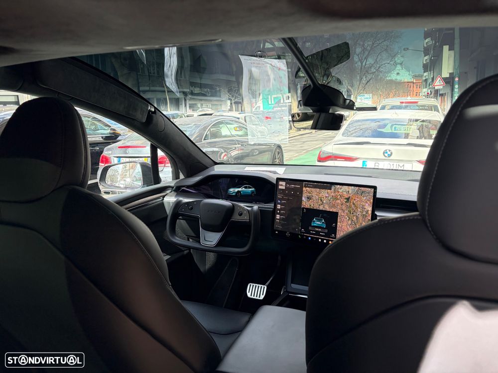 Tesla Model X - 11