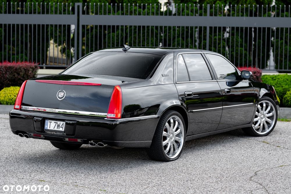 Cadillac DTS - 14
