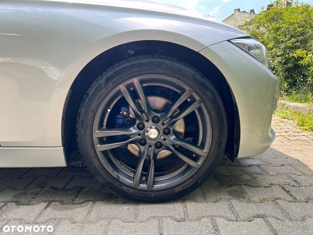 BMW Seria 3 328i Modern Line - 26