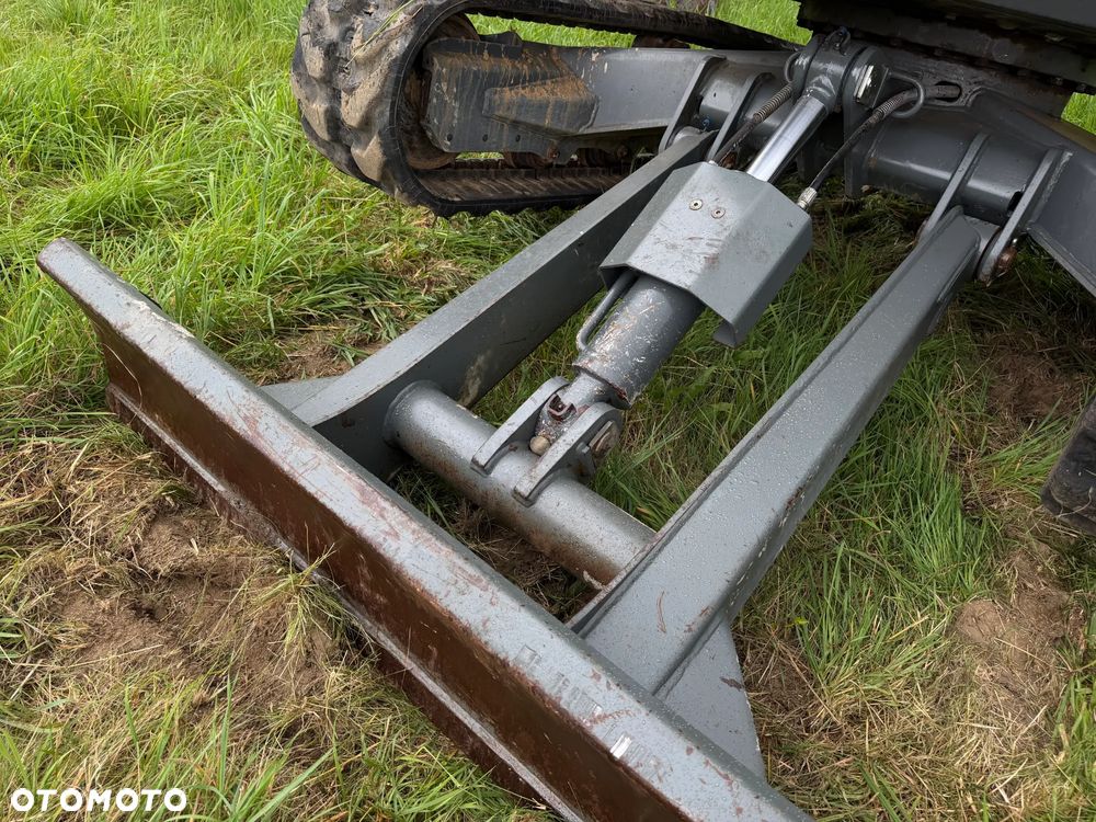 Wacker Neuson EZ38 koparka Gąsienicowa 4 tony. 2018 rok. Maszyna jak nowa 1600mtg.  Aktualna DEKRA BMWT 2026r. dodatkowa linia Hydrauliczna. Zamki na tłokach. Szybko-złącze Hydrauliczne. zmiana łyżek bez wychodzenia z Kabiny! Ani deka luzów wycieków. Okazja! 2 łyżki Oryginalne skandynawskiego typu. Yanmar silnik. Maszyna z Norwegii z Gospodarstwa Aktualna Dokumentacja! ani deka luzów i wycieków! OKAZJA Linia Hydr. Plus. Długie ramię PLUS. Oświetlenie LED. Gąski bardzo ładne. Wielka Okazja! Pełne sterowanie z dżojstików!! - 35