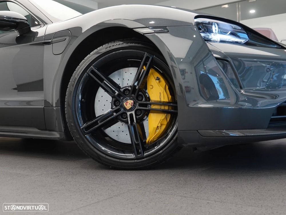 Porsche Taycan Turbo S - 14
