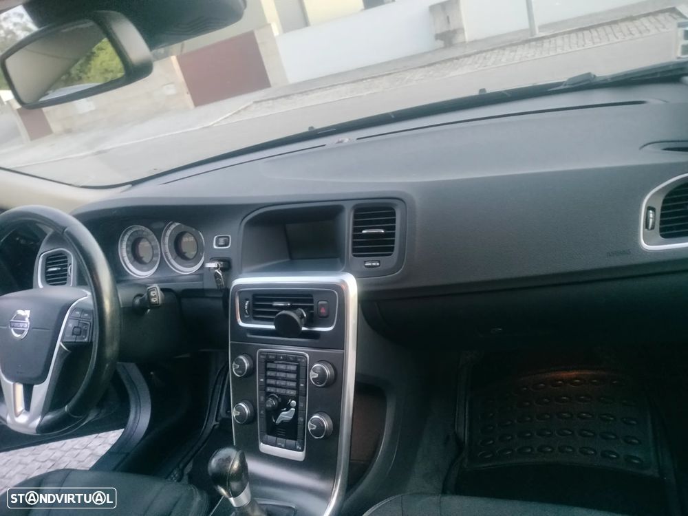 Volvo V60 1.6 D2 Drive Momentum Start/Stop - 2