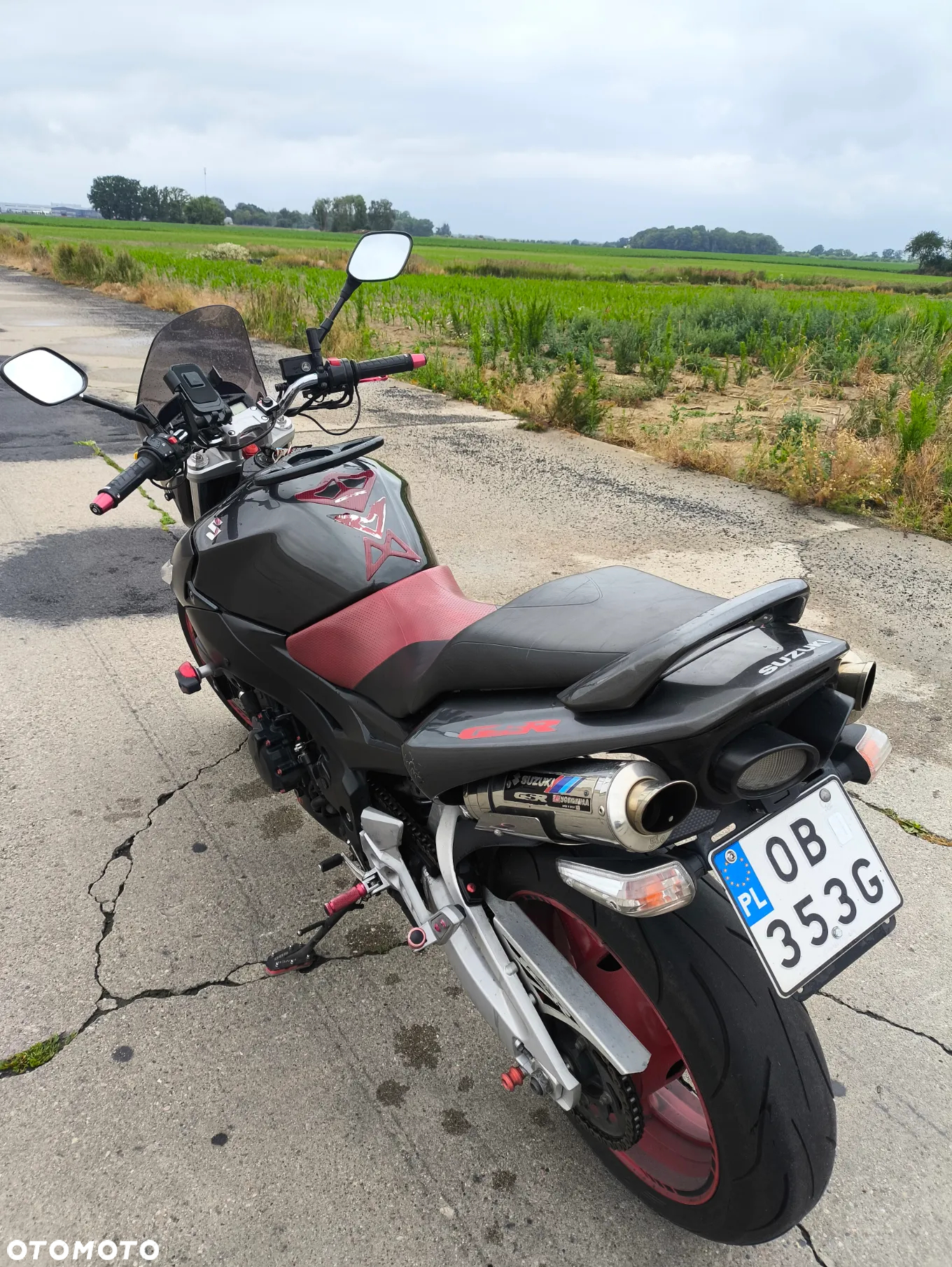 Suzuki GSR - 7