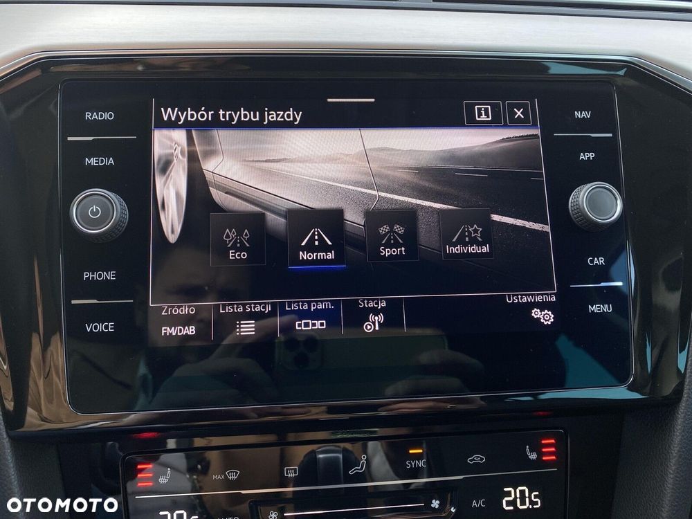 Volkswagen Passat 1.5 TSI EVO Elegance DSG - 20